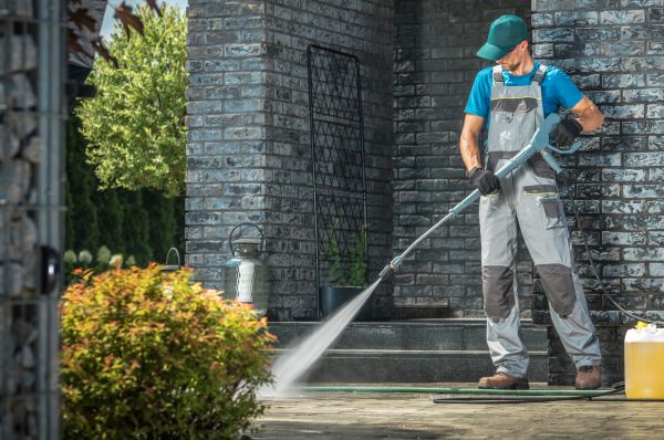 Outside House Cleaning in Shawnee