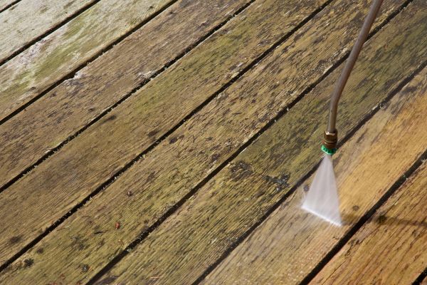 Cost of Deck Mold Removal in Shawnee